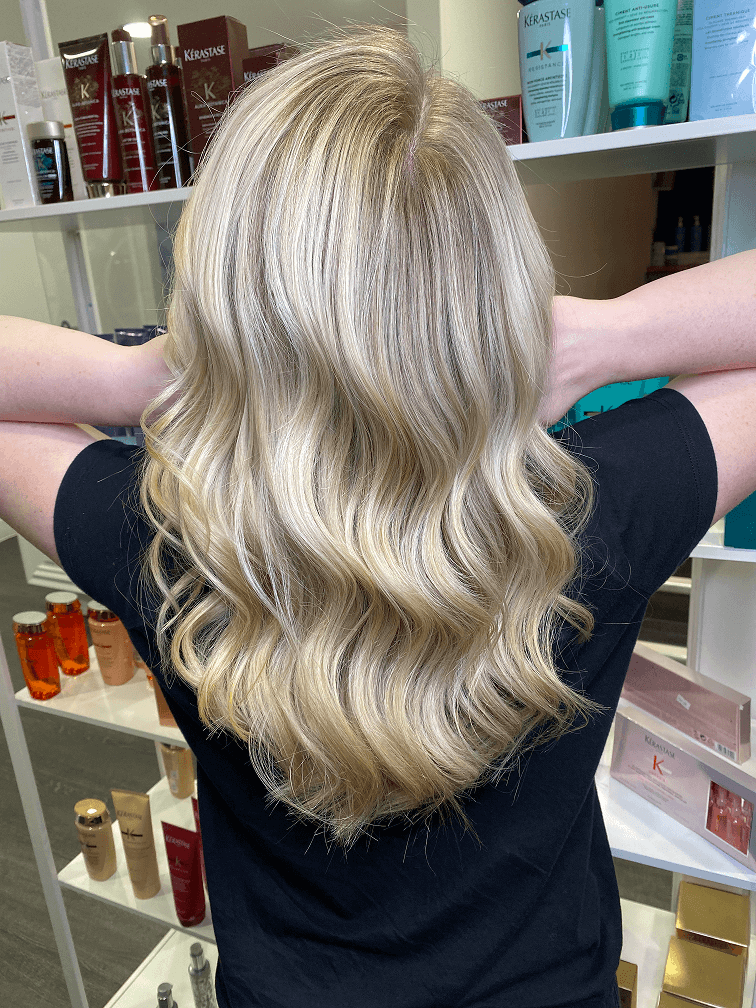 Blonde wavy highlighted hair